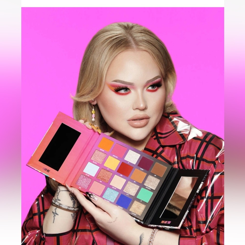 NEW NIKKIE TUTORIALS  EYESHADOW
PALETTE LIMITED ED